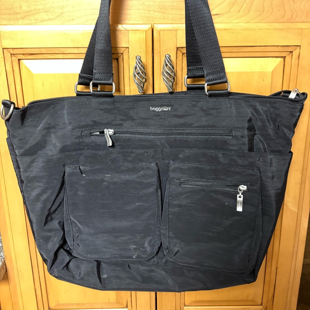 Baggallini Black Men's Messenger Bag